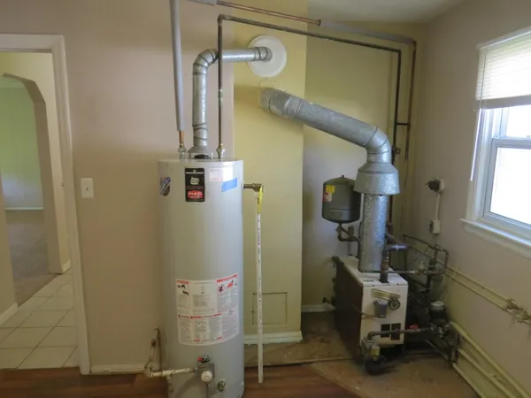 $130,000 | 26307 Woodmont Street, Roseville, MI 48066