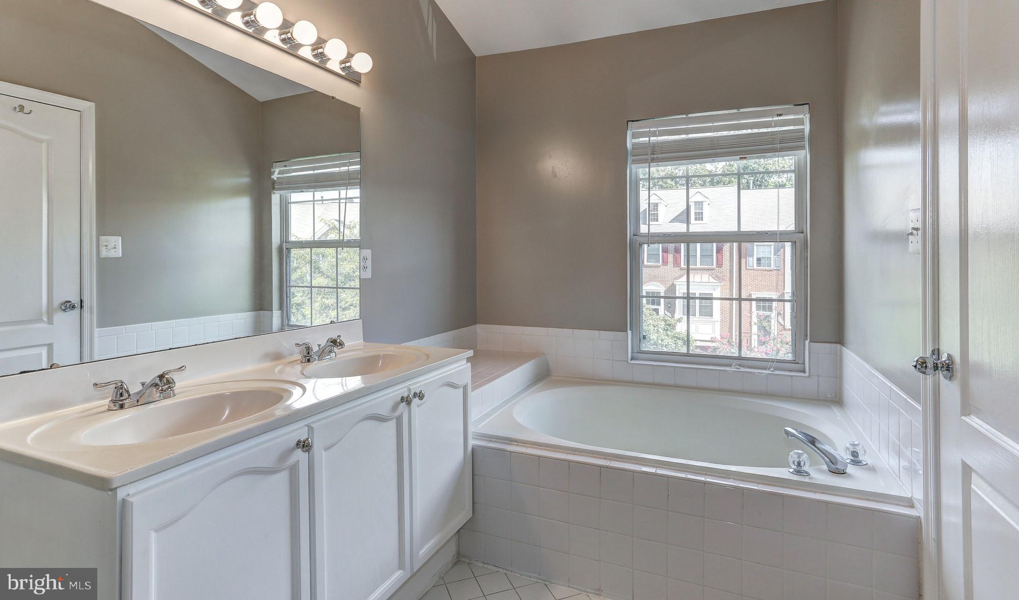 12011 Edgemere Circle Reston, VA 20190 - Photo 16 of 29 PRIMARY BATH