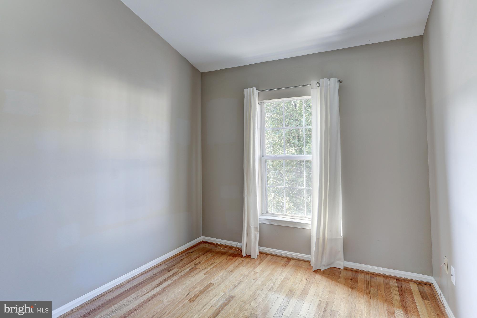 12011 Edgemere Circle Reston, VA 20190 - Photo 19 of 29 BEDROOM #3 (UPPER LEVEL)