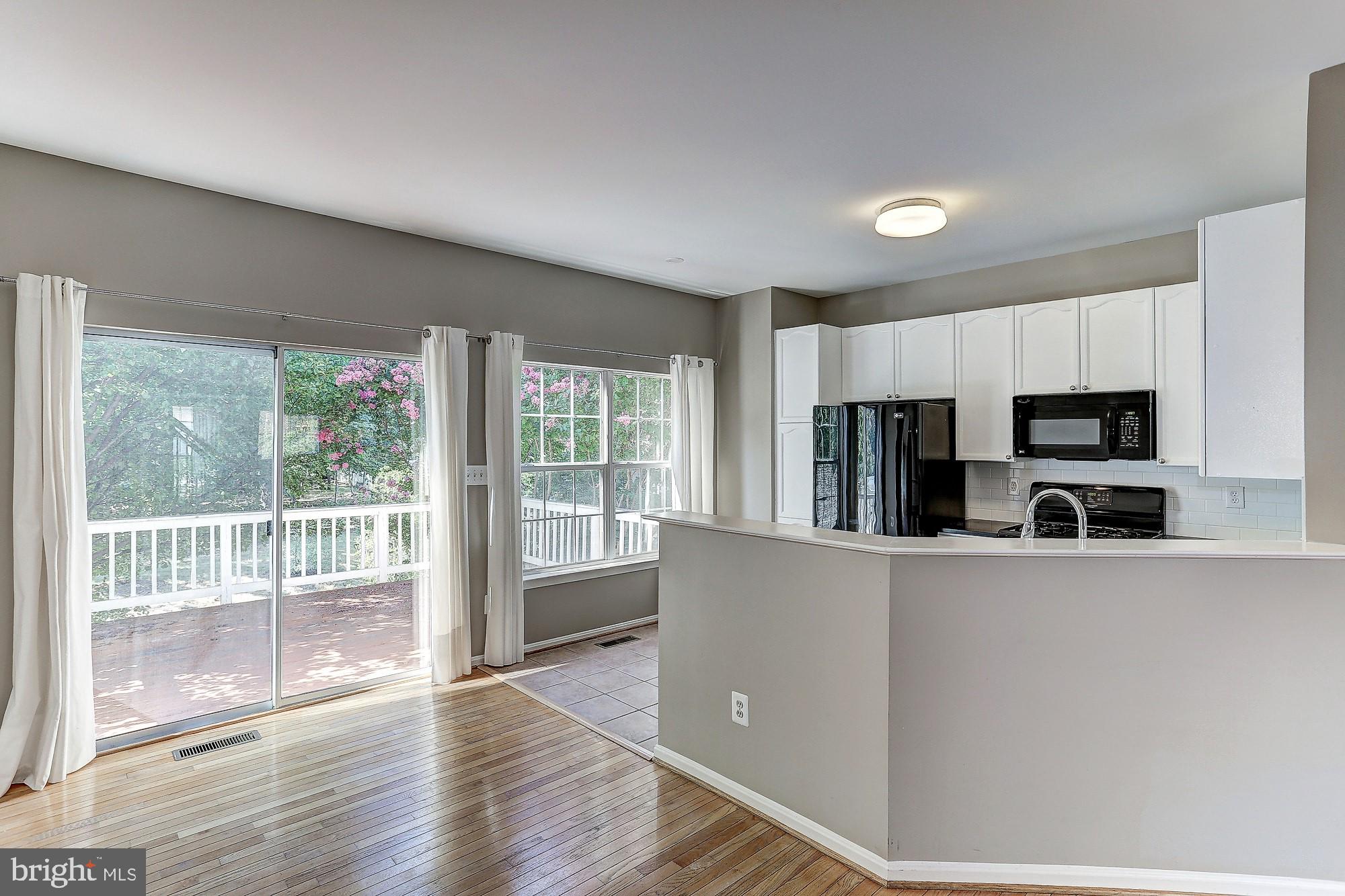 12011 Edgemere Circle Reston, VA 20190 - Photo 4 of 29 KITCHEN/BREAKFAST ROOM COMBO