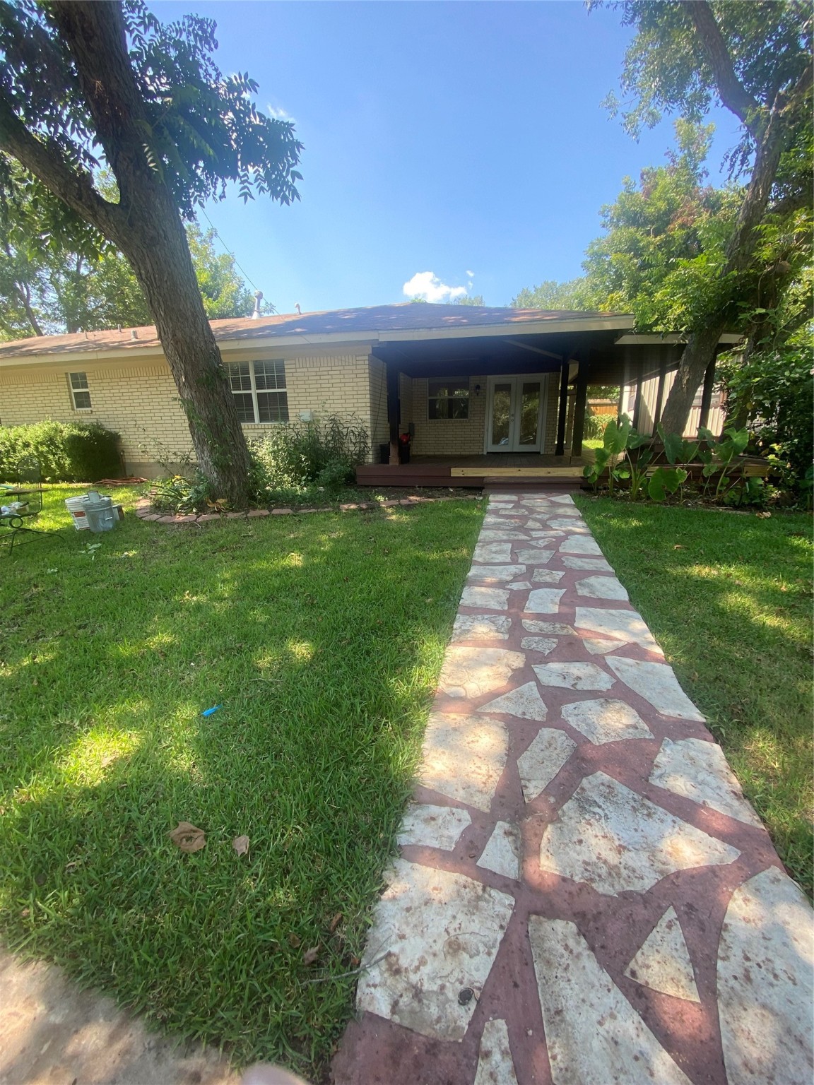 609 Kerr Street Brenham, TX 77833 - Photo 27 of 34 a front view of a house with a yard