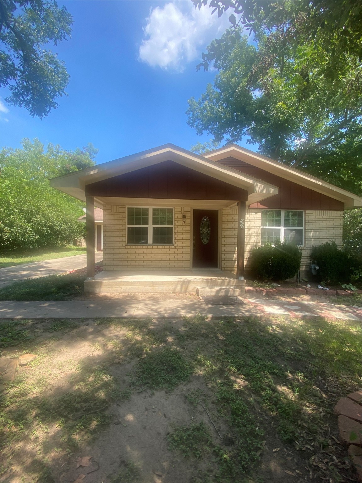 609 Kerr Street Brenham, TX 77833 - Photo 6 of 34 a view of a house with a yard