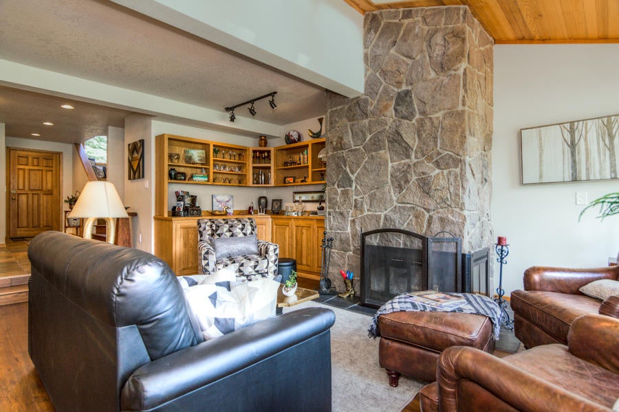 17691 Bittern Lane Sunriver, OR 97707 - Photo 5 of 18 Floor-to-ceiling stone fireplace.
