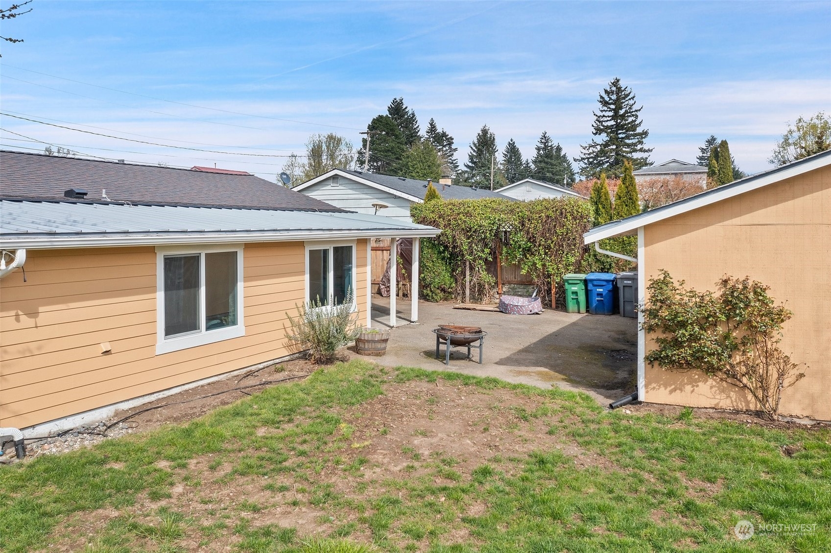 12645 Southeast 170th Street Renton, WA 98058 - Photo 30 of 37 a front view of a house with garden