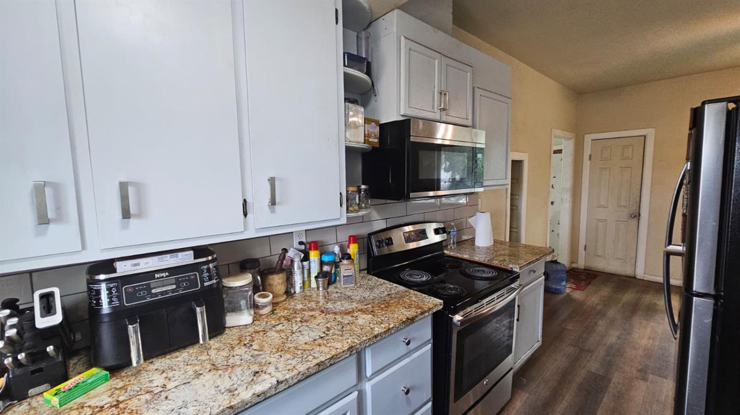 11881 Griffith Road Turlock, CA 95380 - Photo 12 of 42 a kitchen with stainless steel appliances granite countertop a stove a sink and a refrigerator