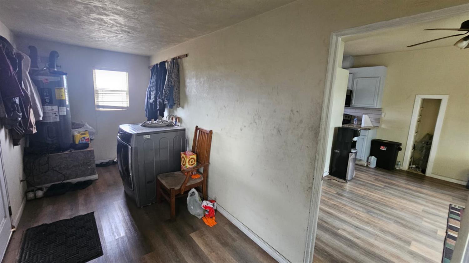 11881 Griffith Road Turlock, CA 95380 - Photo 16 of 42 a view of a livingroom with furniture and a flat screen tv