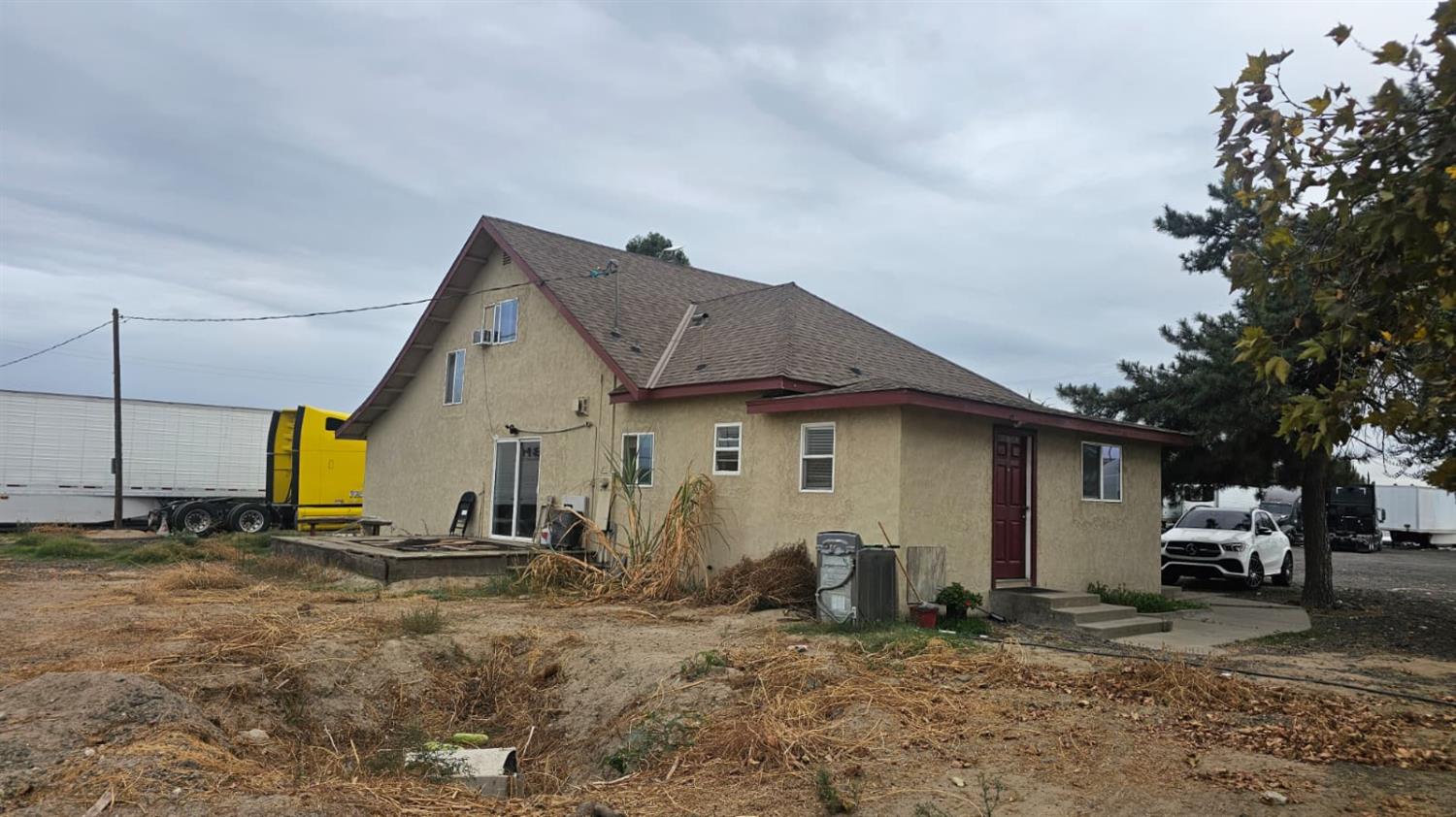 11881 Griffith Road Turlock, CA 95380 - Photo 18 of 42 a view of a house with backyard