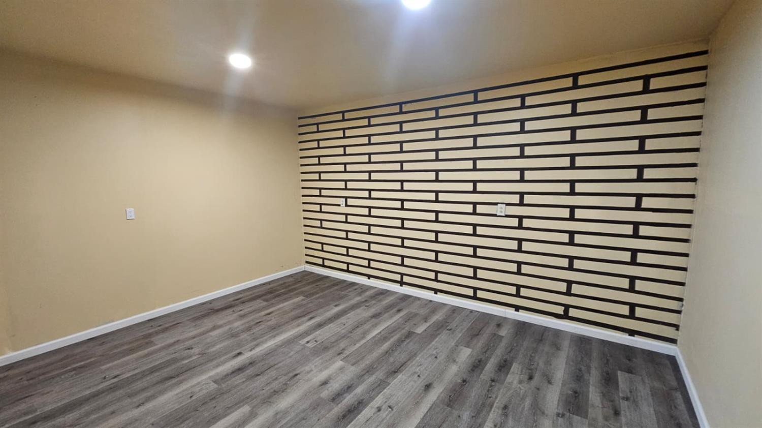 11881 Griffith Road Turlock, CA 95380 - Photo 22 of 42 a view of a room with wooden floor