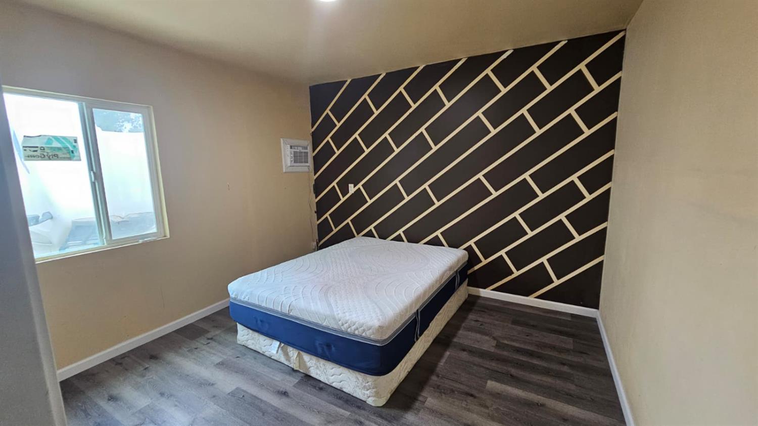 11881 Griffith Road Turlock, CA 95380 - Photo 27 of 42 a view of room with window