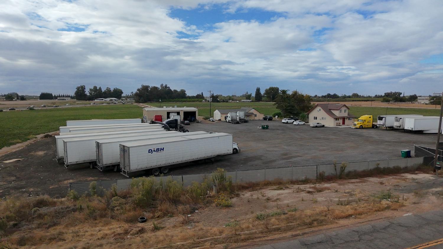 11881 Griffith Road Turlock, CA 95380 - Photo 42 of 42 a view of a terrace with a yard