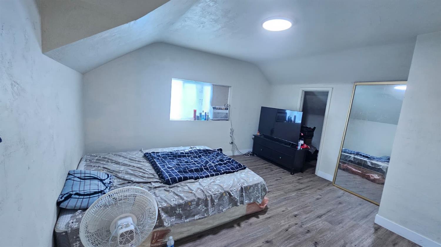 11881 Griffith Road Turlock, CA 95380 - Photo 7 of 42 a bedroom with a bed and a television