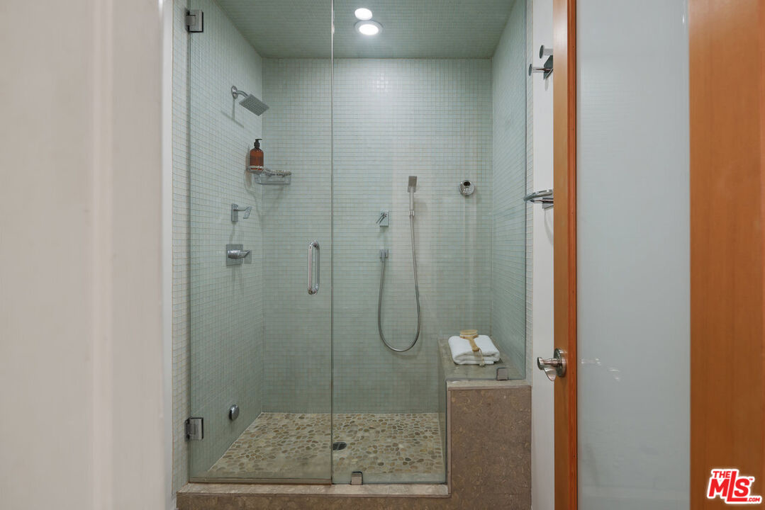 3412 Ocean Front Walk, Unit 201 Marina del Rey, CA 90292 - Photo 19 of 35