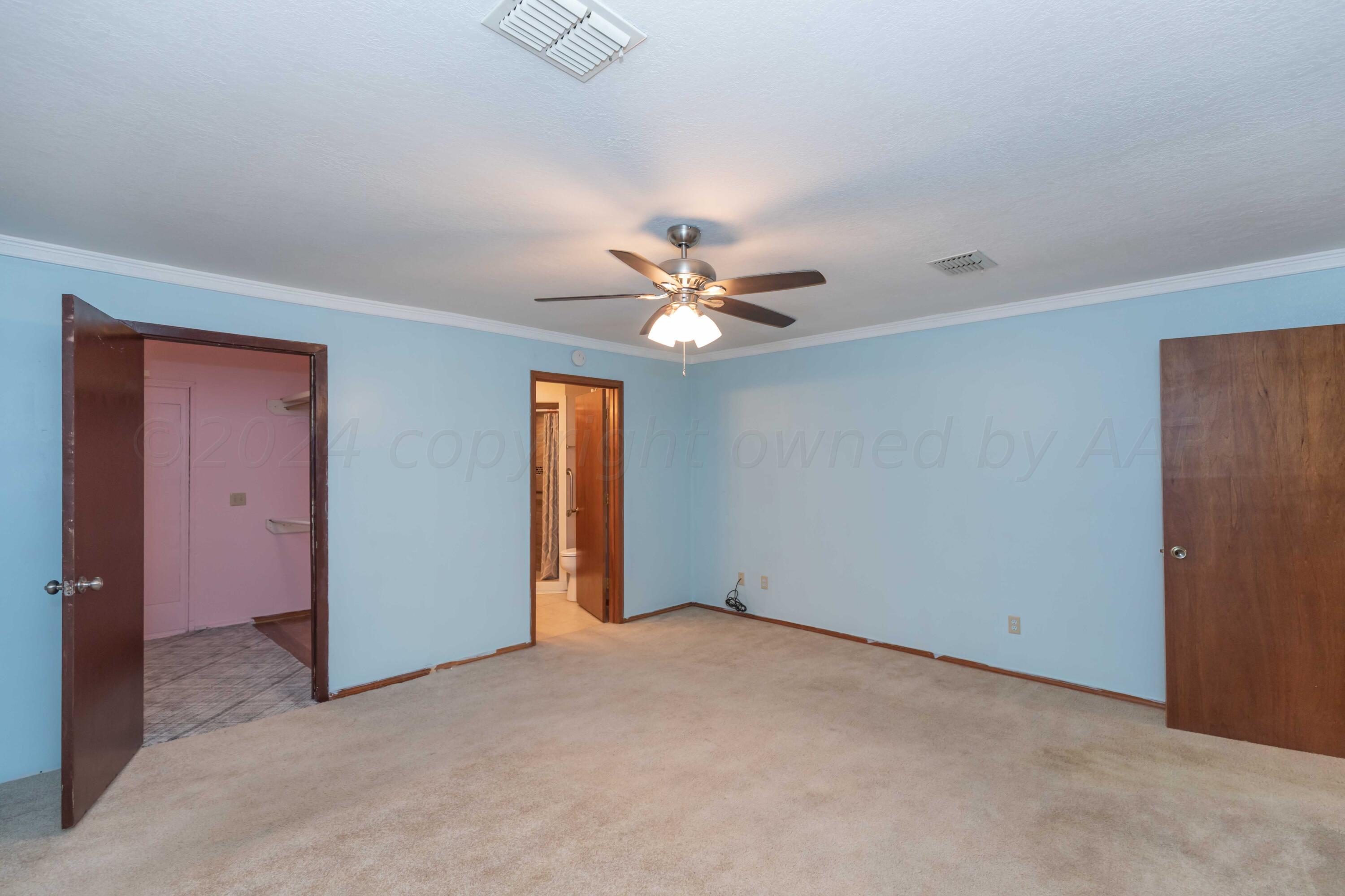 3406 Gladstone Lane Amarillo, TX 79121 - Photo 18 of 35 a view of a livingroom with a ceiling fan