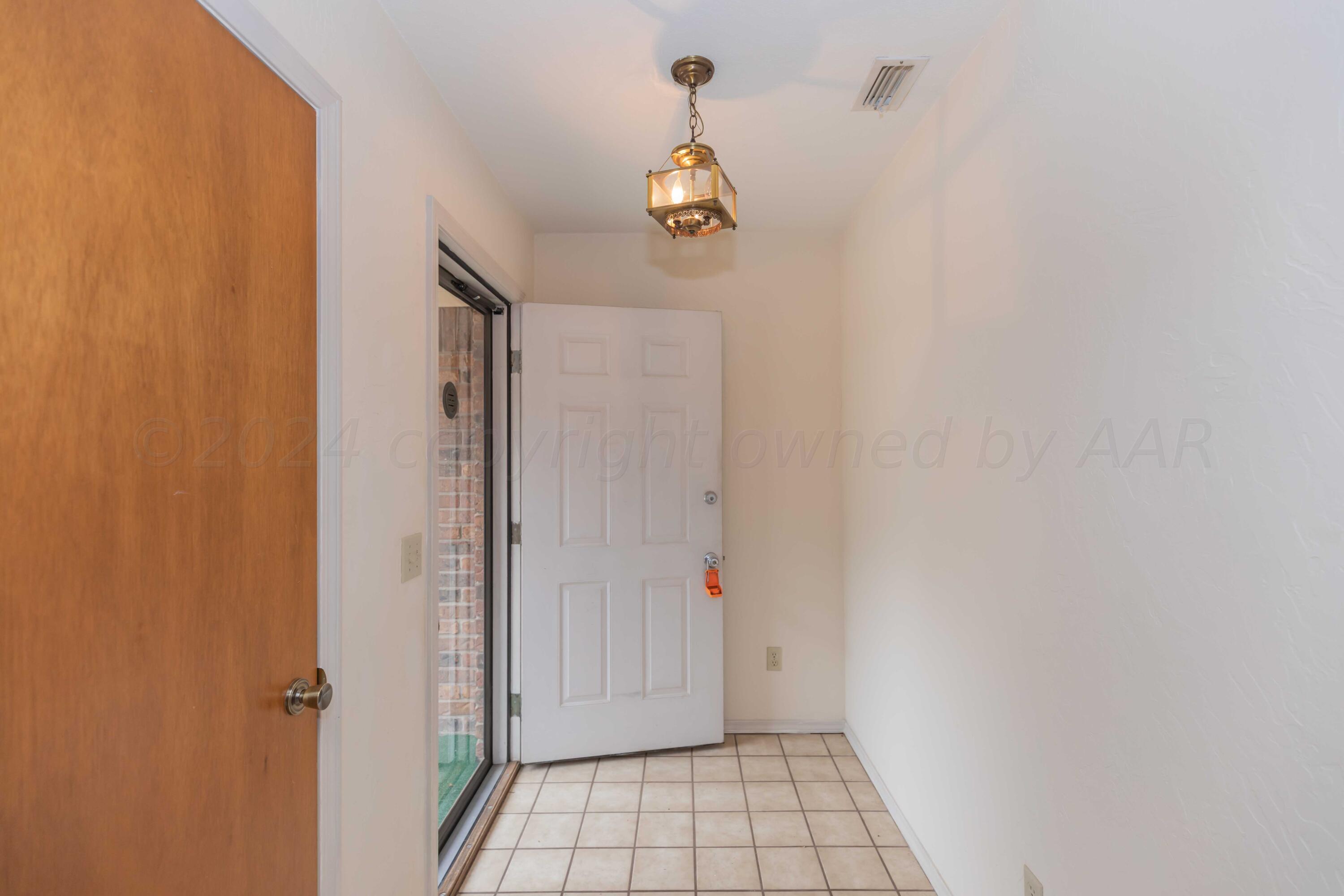 3406 Gladstone Lane Amarillo, TX 79121 - Photo 3 of 35 a view of an entryway