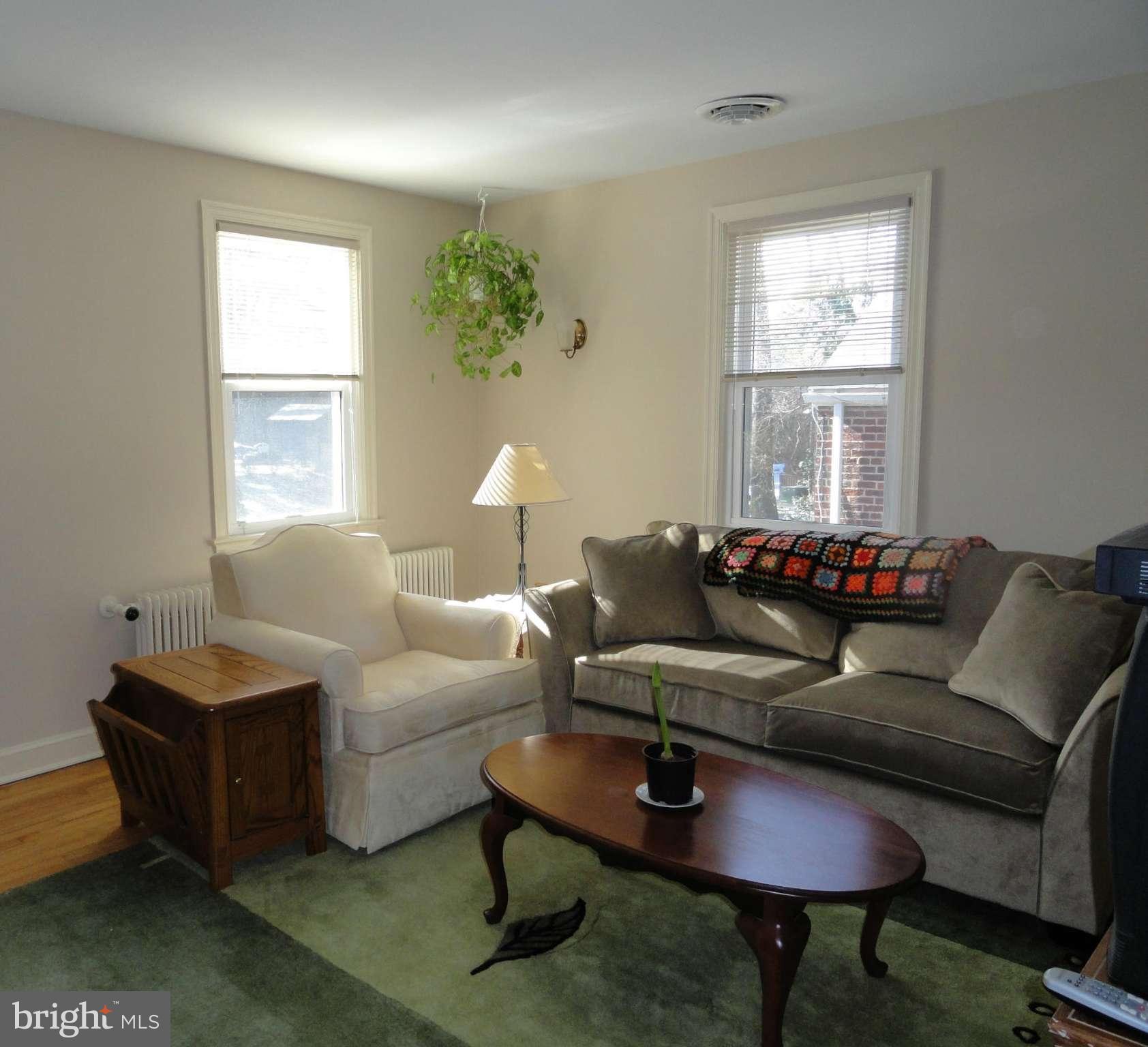 119 Melbourne Avenue Silver Spring, MD 20901 - Photo 2 of 16 Living Room