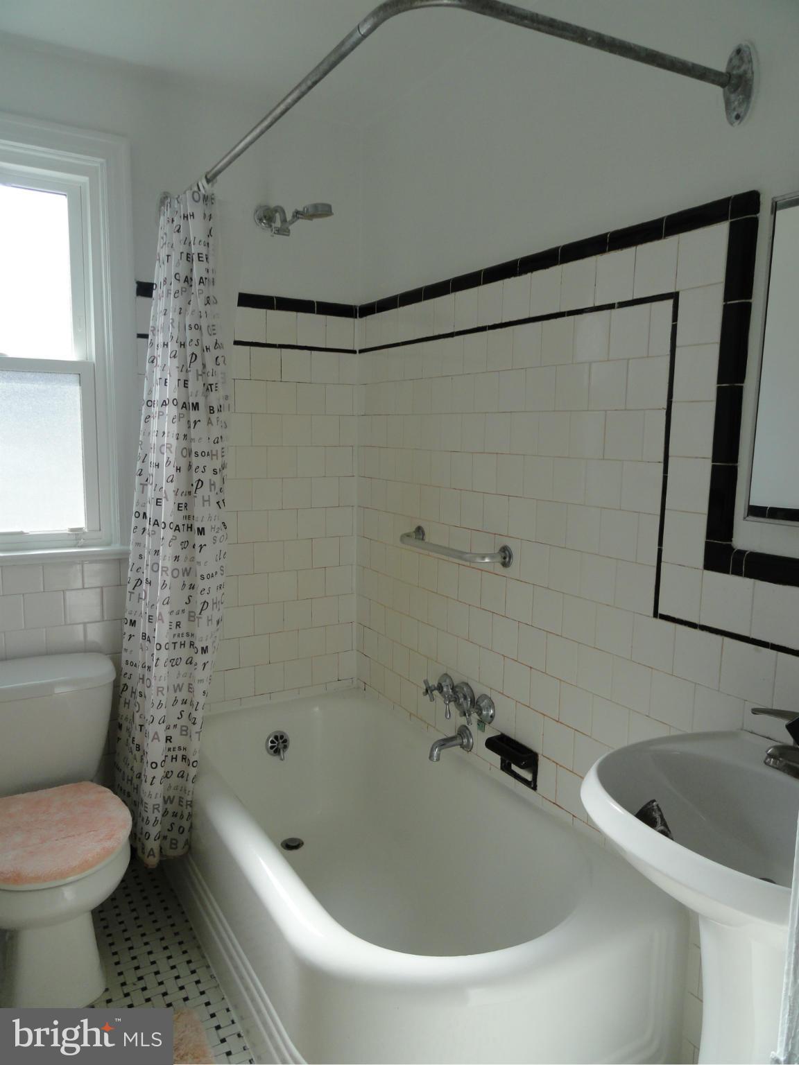 119 Melbourne Avenue Silver Spring, MD 20901 - Photo 11 of 16 Bath