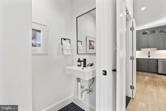 $1,100,000 | 1024 I Street Northeast, Washington, DC 20002