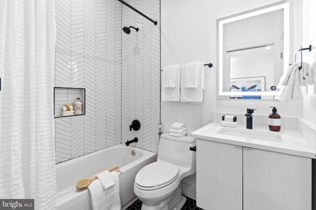 $1,100,000 | 1024 I Street Northeast, Washington, DC 20002