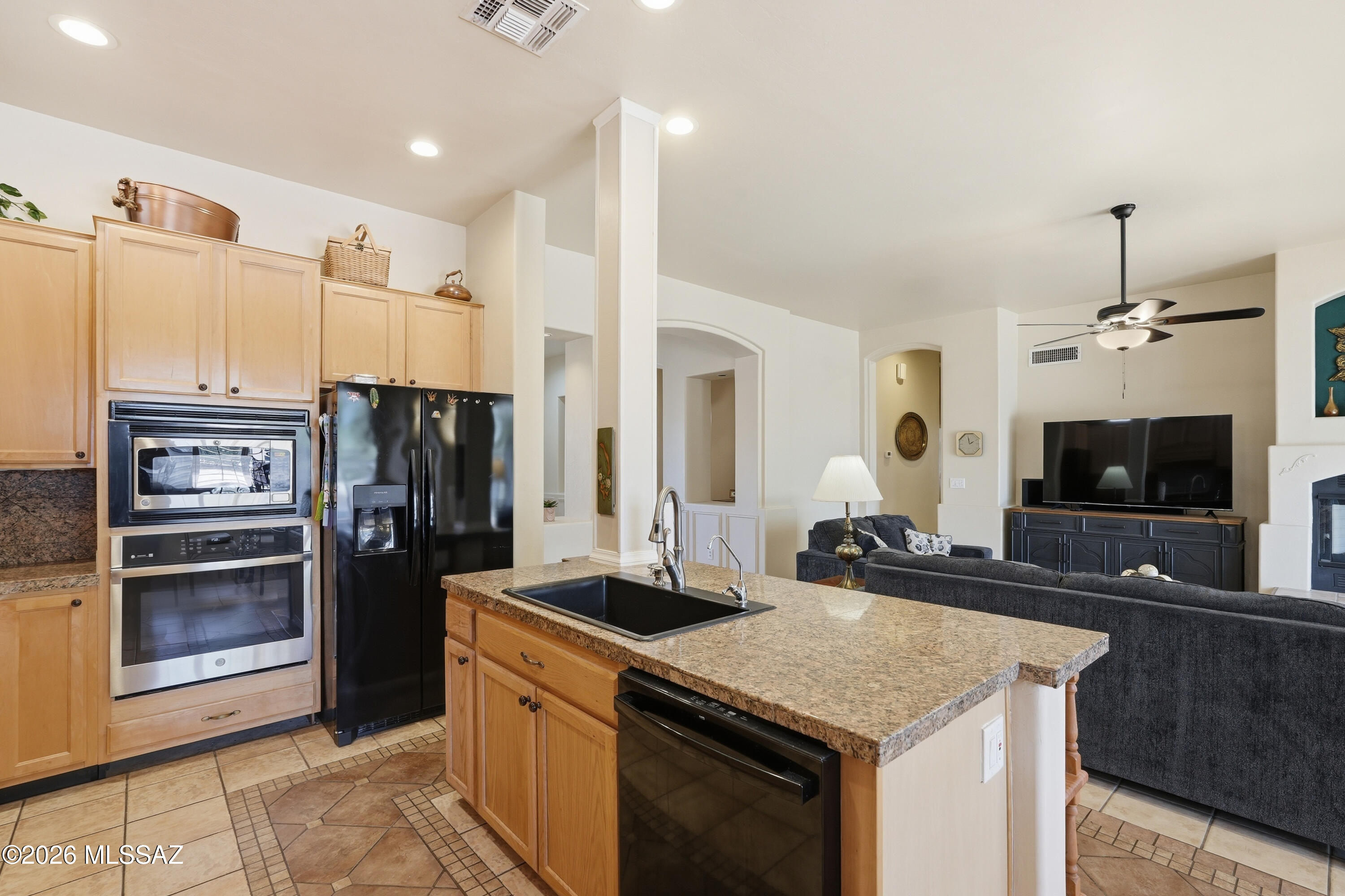 7693 West Sunlark Way Tucson, AZ 85743 - Photo 7 of 43