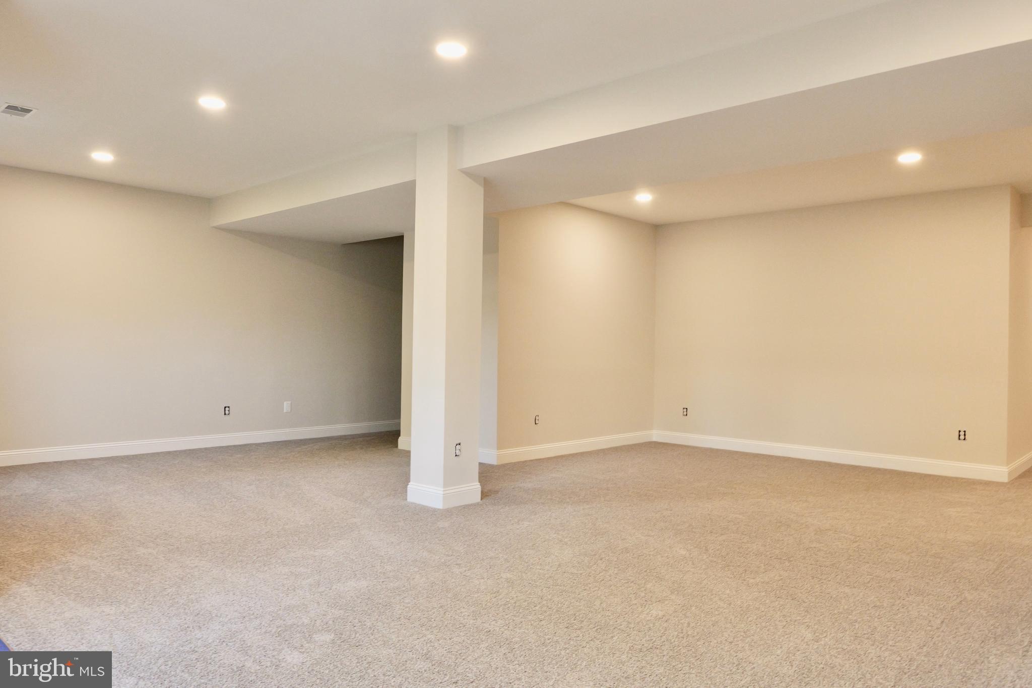 8028 Pinnacle Ridge Drive Manassas, VA 20112 - Photo 74 of 74 an empty room with a natural light