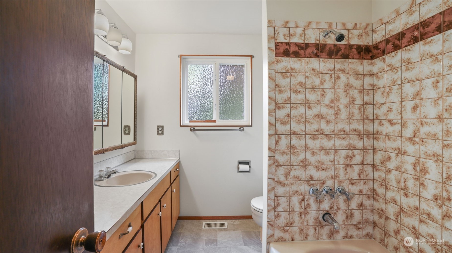 14420 143rd Place Southeast Renton, WA 98059 - Photo 13 of 33