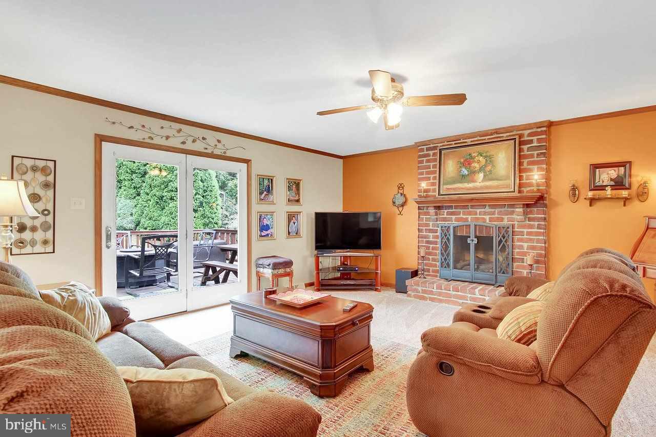 307 Forge Court Spring Grove, PA 17362 - Photo 3 of 36