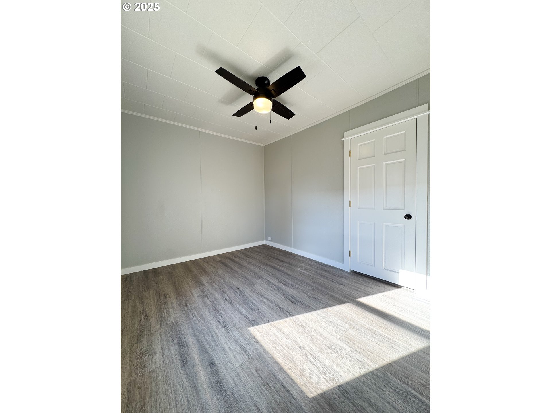 971 Walnut Street Baker City, OR 97814 - Photo 12 of 19 a view of an empty room