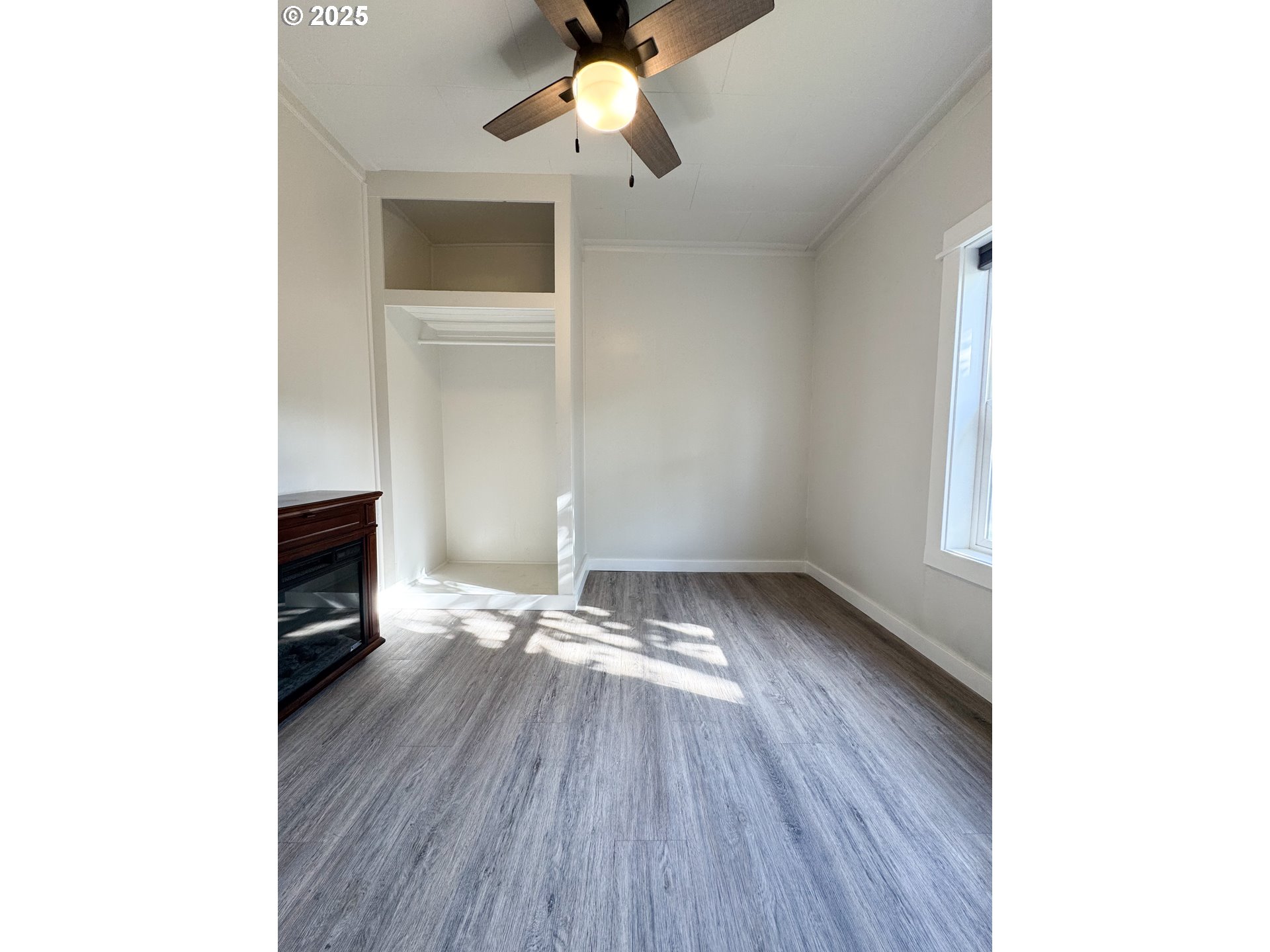 971 Walnut Street Baker City, OR 97814 - Photo 13 of 19 a view of empty room with wooden floor and fan