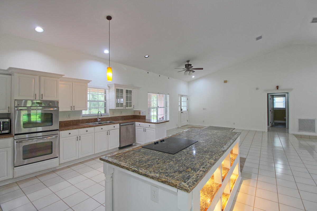 10690 Barn Road Lake Worth, FL 33449 - Photo 14 of 39 IMG_0210_1_2