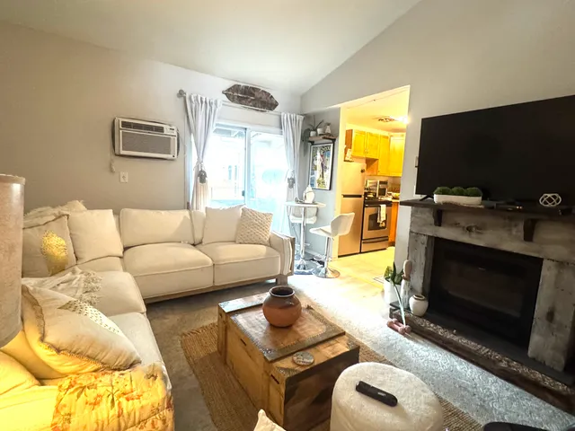 $1,500 | 137 Burgundy Hill Lane, Unit 137, Middletown, CT 06457