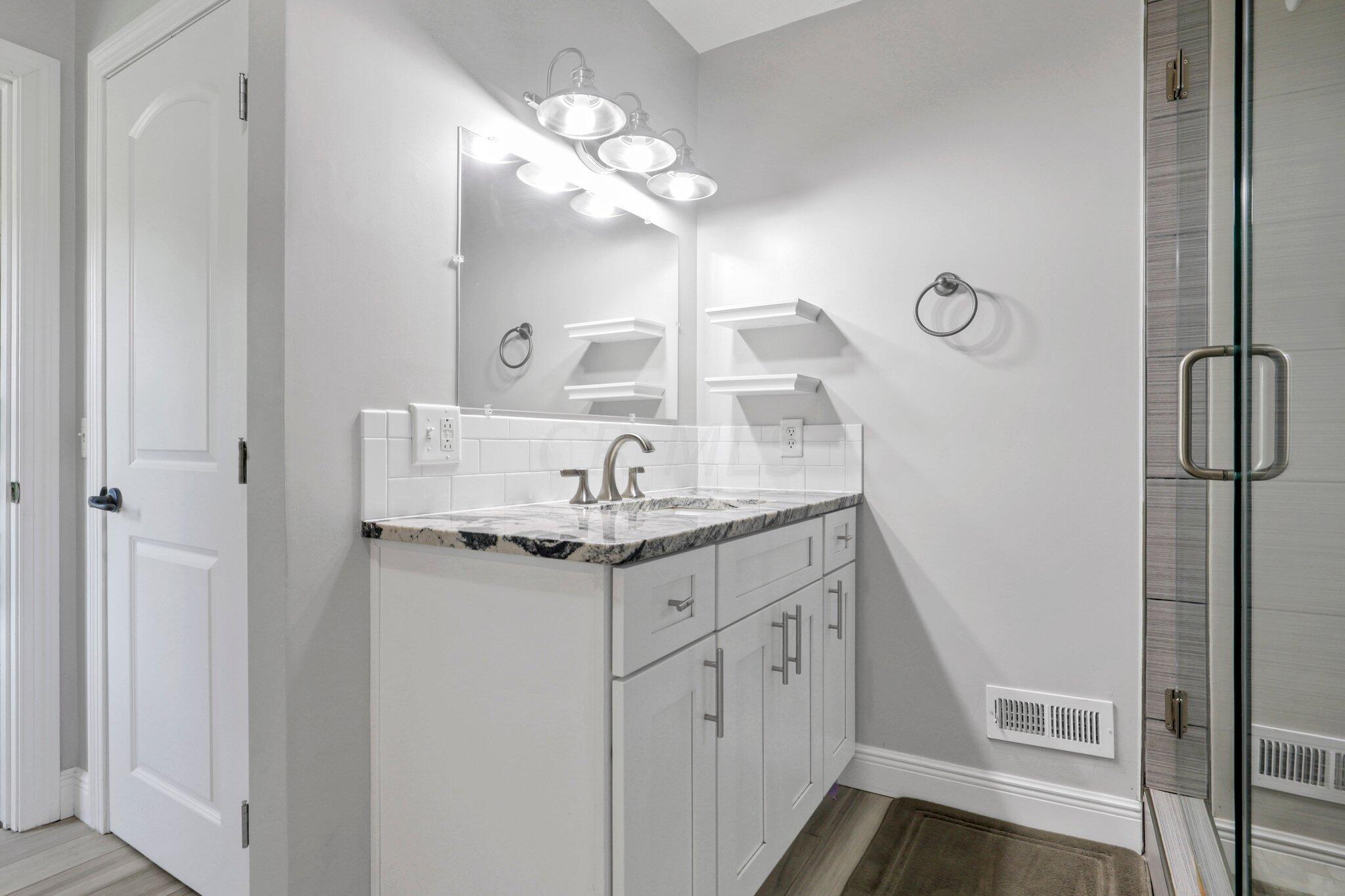 5615 Stemen Road Pickerington, OH 43147 - Photo 38 of 53 Primary Suite Full Bathroom