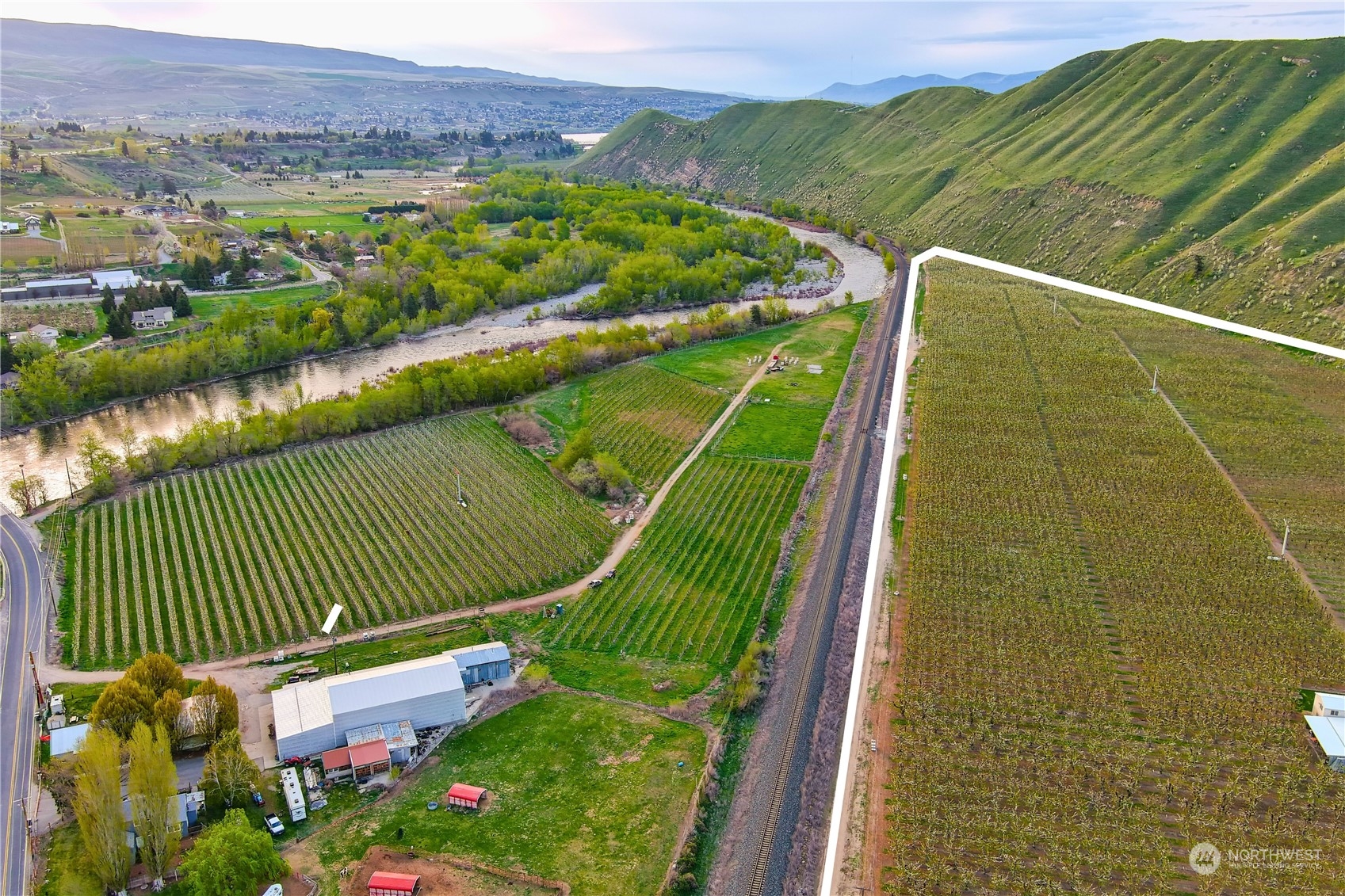 1715 Sleepy Road Wenatchee, WA 98801 - Photo 3 of 9 Gallery Image 3