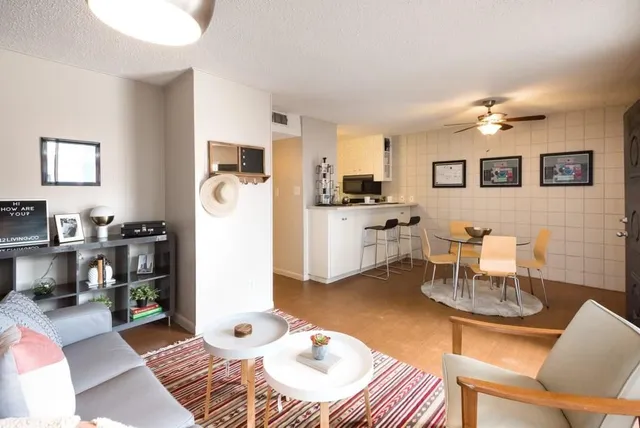 $950 | 3212 Red River Street, Unit 115, Austin, TX 78705