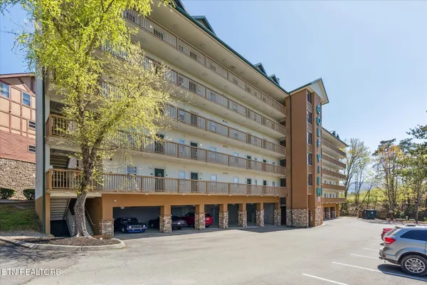 $395,000 | 820 Golf View Boulevard, Unit 2103, Pigeon Forge, TN 37863