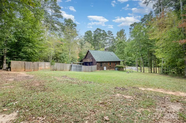 a view of a yard with plants