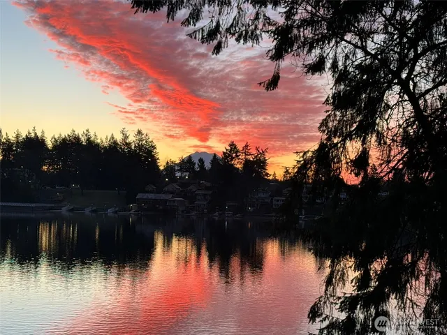 $1,175,000 | 22 Silcox Island, Lakewood, WA 98498