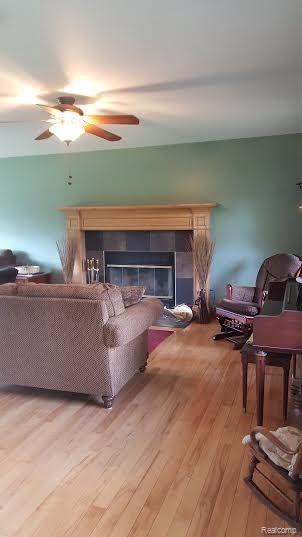2536 Crooked Lake Road Howell, MI 48843 - Photo 15 of 34 Great Room 3.jpg