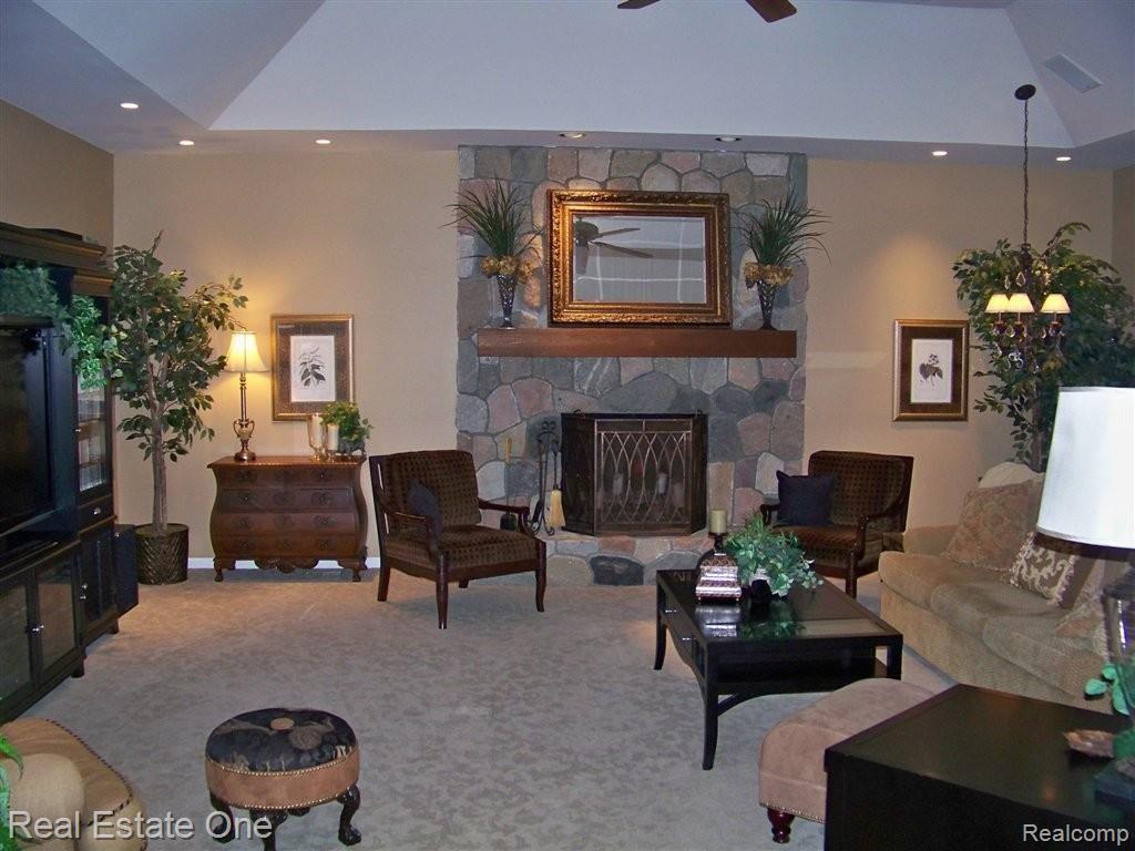 3641 Warwick Drive Rochester, MI 48309 - Photo 4 of 25 Great Room