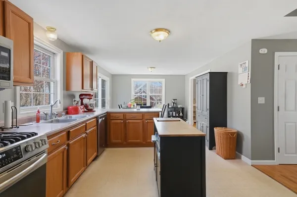 $599,900 | 87 South Riverview Street, Haverhill, MA 01835