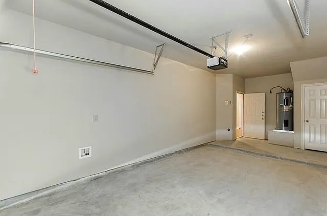 $1,499 | 56 Woodland Hills Drive, Unit A, Conroe, TX 77303