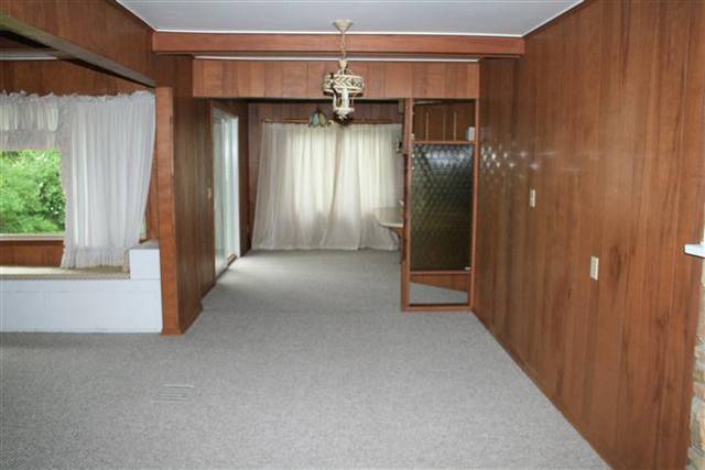 749 Raymond Road Owosso, MI 48867 - Photo 9 of 15 31105202-8.JPG