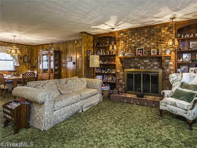 6206 Fairview Church Road Trinity, NC 27370 - Photo 3 of 16 Den/Family/Great Room.