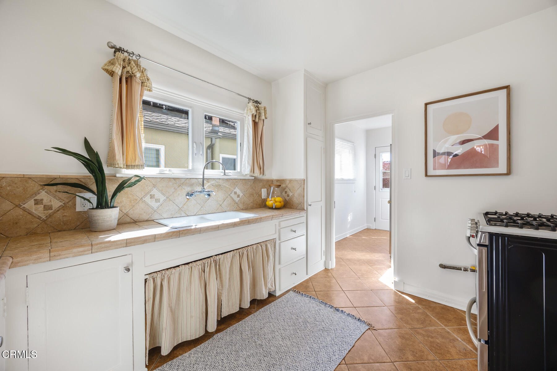 2070 Beverly Drive Pasadena, CA 91104 - Photo 12 of 25 MLS-30