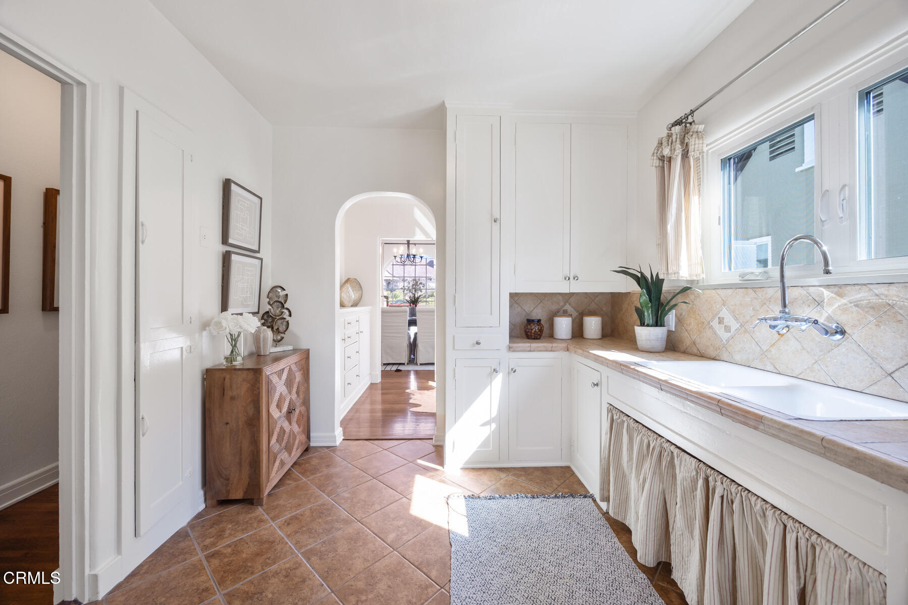 2070 Beverly Drive Pasadena, CA 91104 - Photo 13 of 25 MLS-32