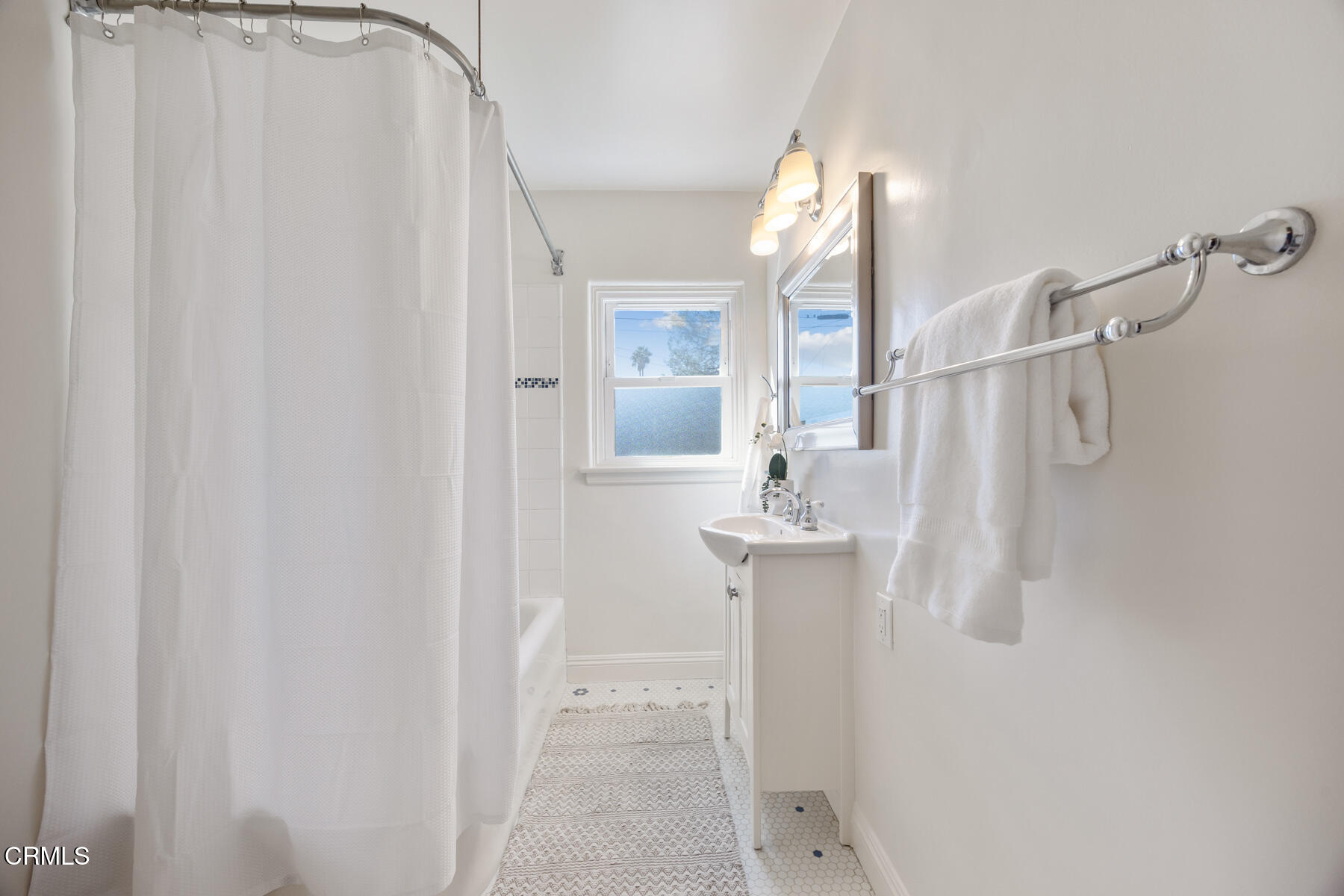 2070 Beverly Drive Pasadena, CA 91104 - Photo 16 of 25 MLS-37