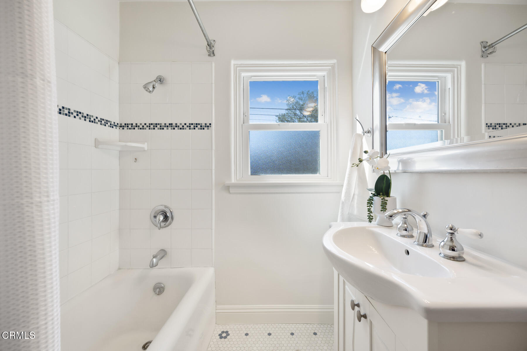 2070 Beverly Drive Pasadena, CA 91104 - Photo 17 of 25 MLS-39