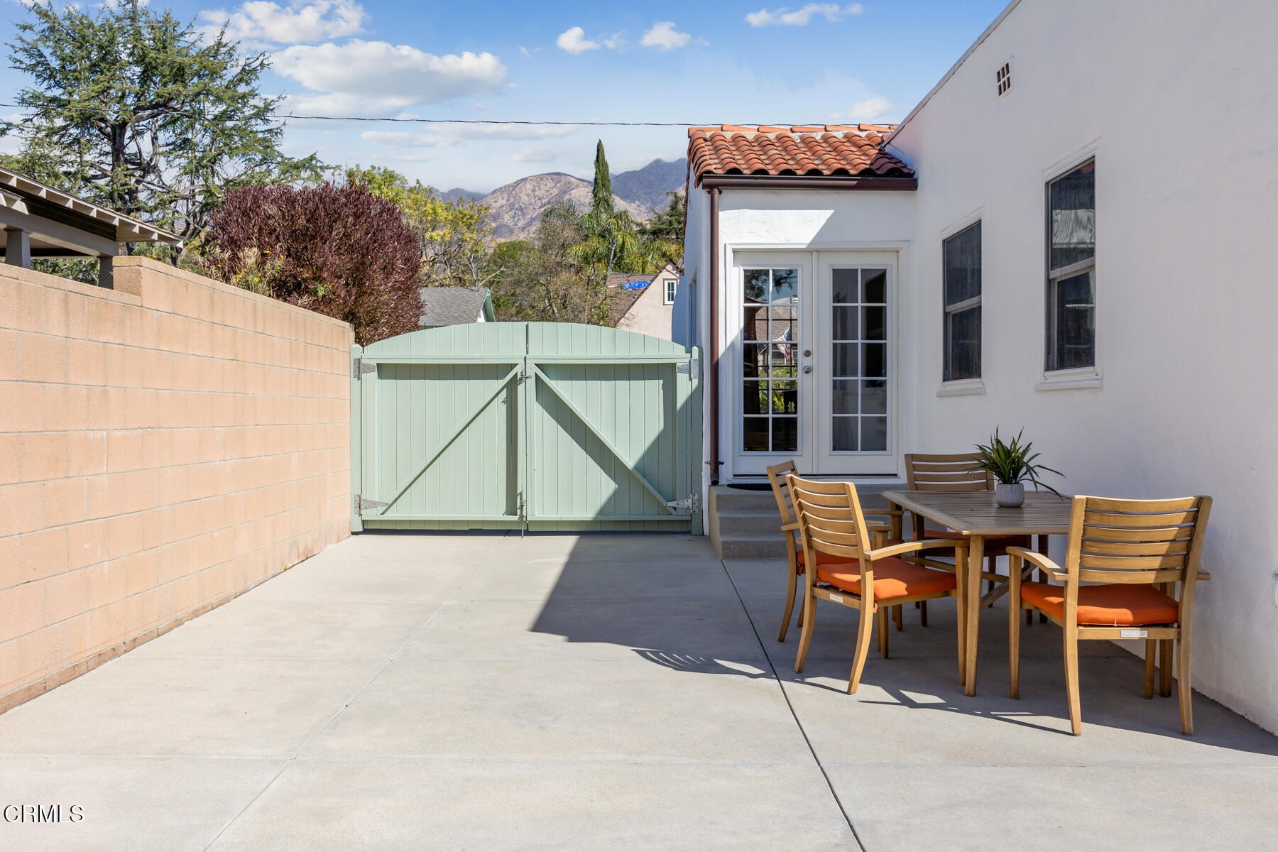 2070 Beverly Drive Pasadena, CA 91104 - Photo 22 of 25 MLS-52