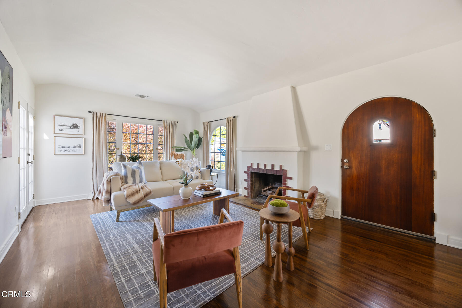 2070 Beverly Drive Pasadena, CA 91104 - Photo 3 of 25 MLS-13