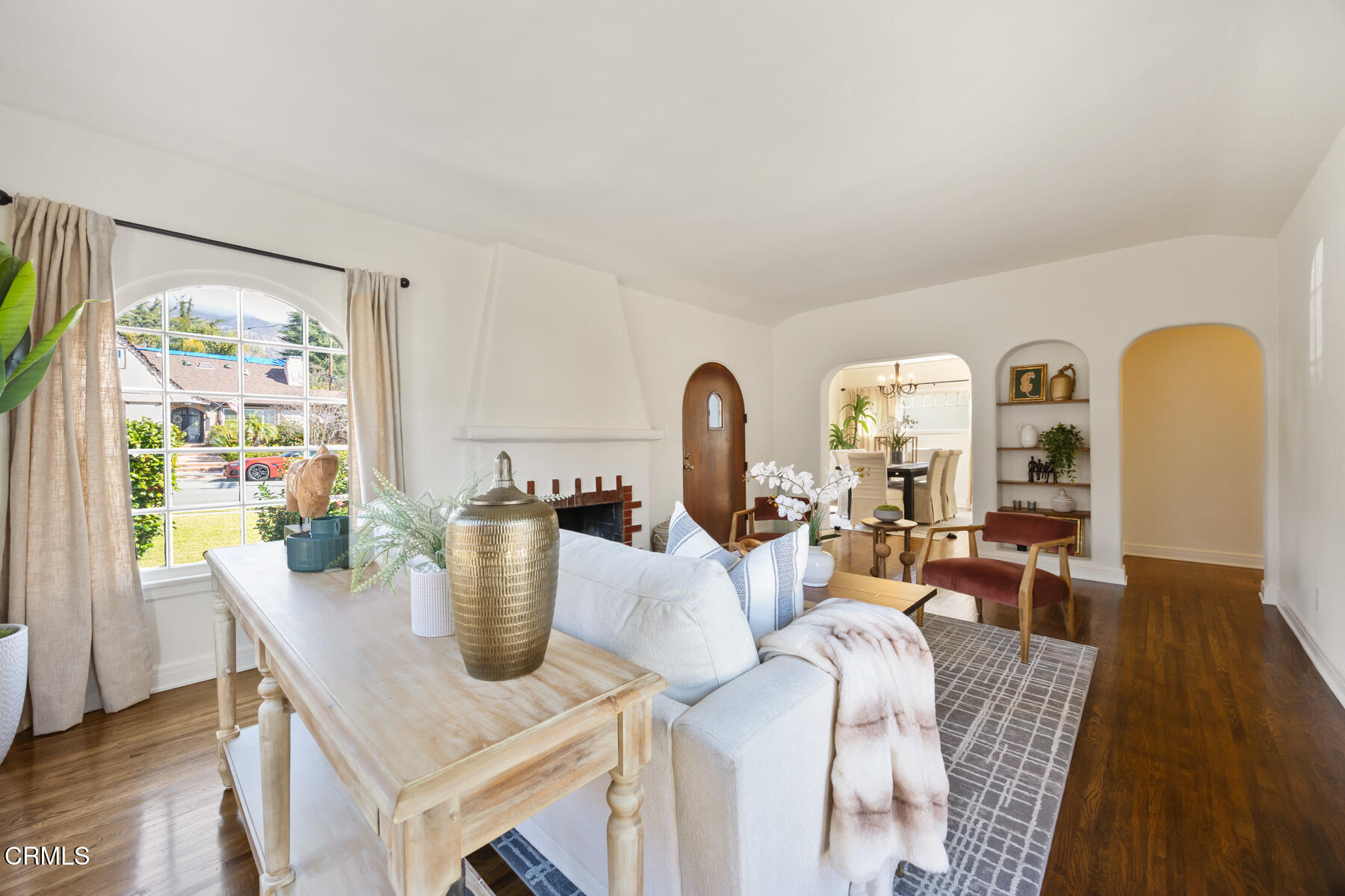 2070 Beverly Drive Pasadena, CA 91104 - Photo 4 of 25 MLS-17