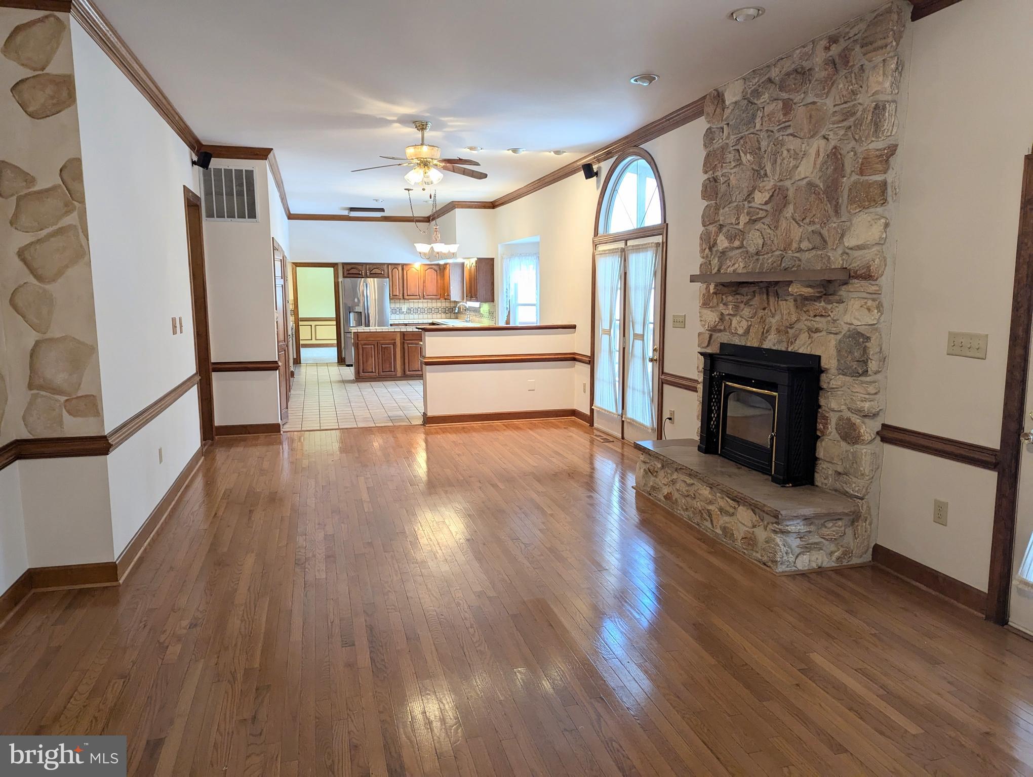 12388 Henderson Road Clifton, VA 20124 - Photo 13 of 47 Gallery Image 13